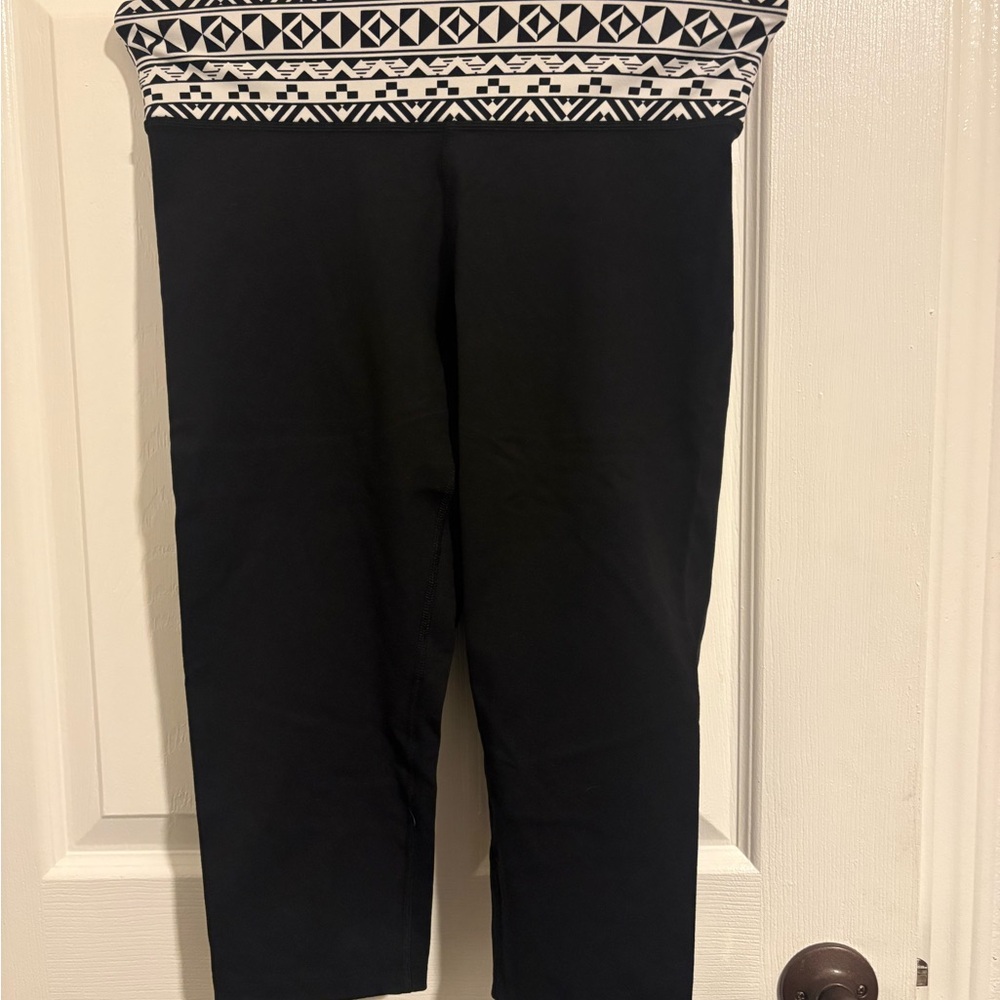 PINK Victoria's Secret Black and White Geometric Kids Leggings